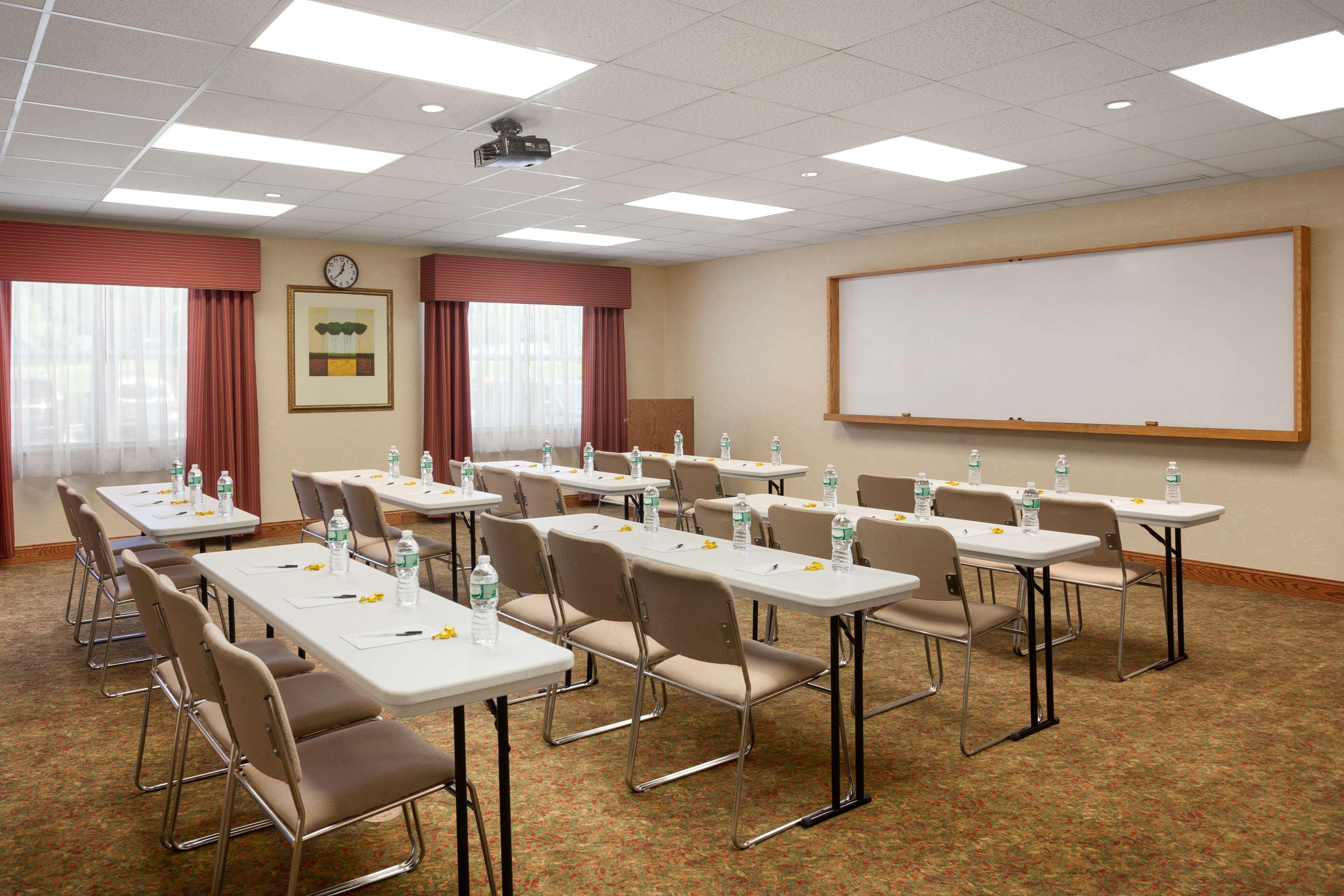 Country Inn & Suites By Radisson, Ithaca, Ny Bagian luar foto