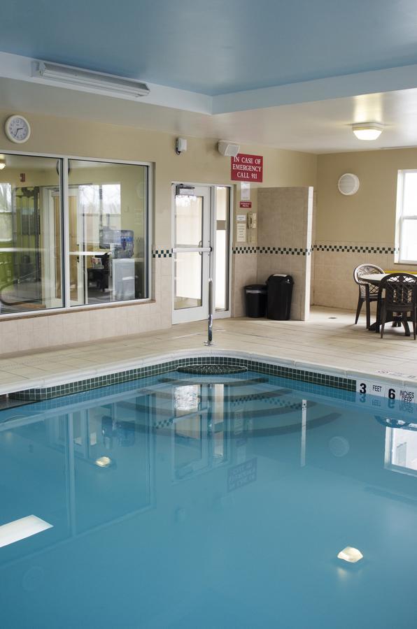 Country Inn & Suites By Radisson, Ithaca, Ny Bagian luar foto